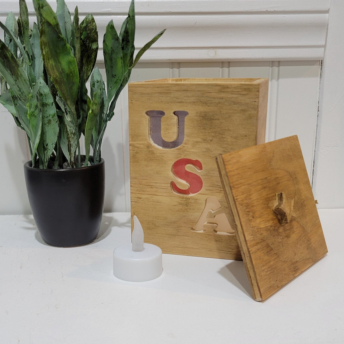 Golden Oak USA Light Box with lid off and tea light